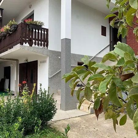 Husejn Guest house *